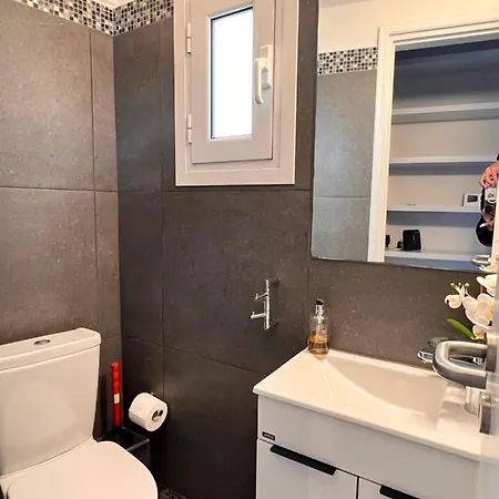 Quiet And Cozy Apartment Of New Psihiko No 6-3