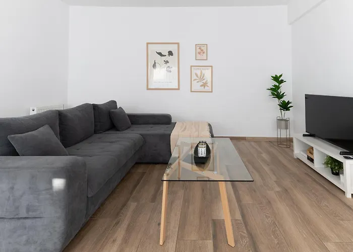Stylish Spacious Apartment In Palaio Faliro